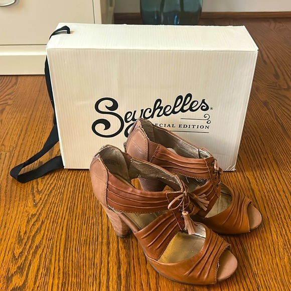 🌿Seychelles women’s whiskey leather sandals with heel 3 3/4”, size 7🌿 - Picture 1 of 8